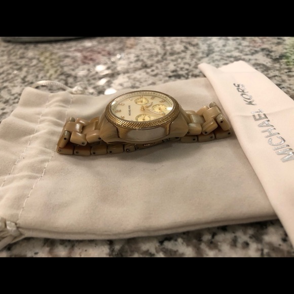 Michael Kors Watch - Picture 4 of 8